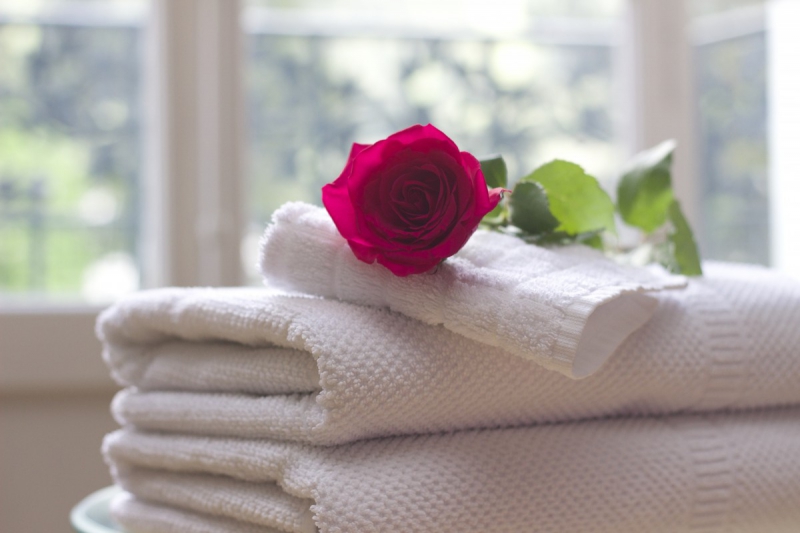 hotel-CUEBRIS-min_towel_rose_clean_care_salon_spa_white_bath-731641